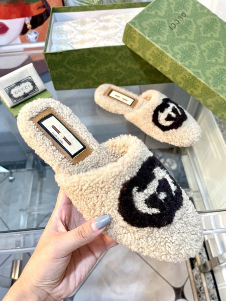 Gucci logo wool slippers lamb wool