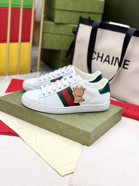 Gucci Classic bee sneakers