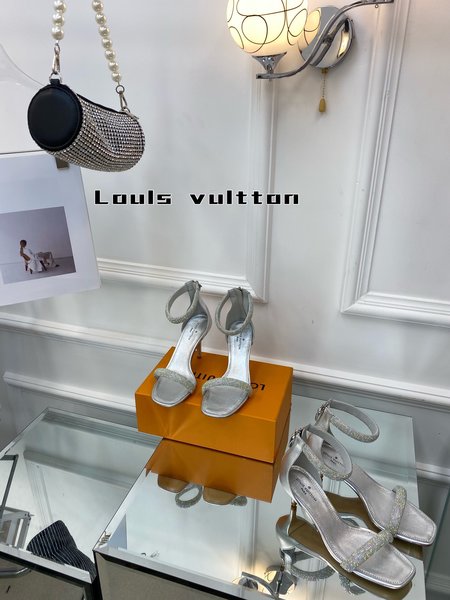 Louis Vuitton Elegant ankle boots with sheepskin insole