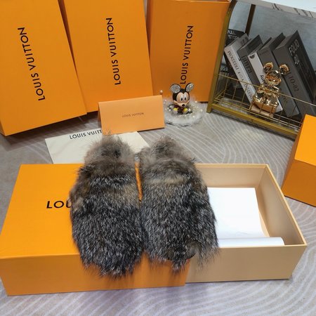 Louis Vuitton Fox fur slippers