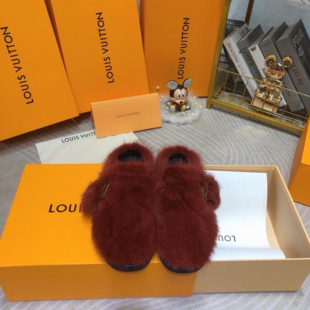 Louis Vuitton Fox fur slippers