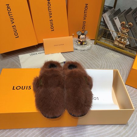 Louis Vuitton Fox fur slippers