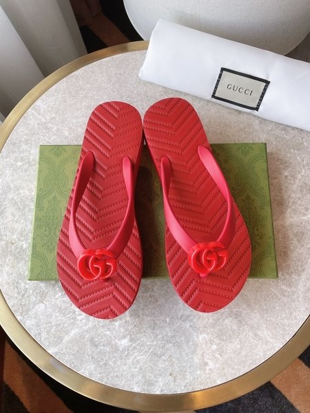 Gucci Double G logo slippers