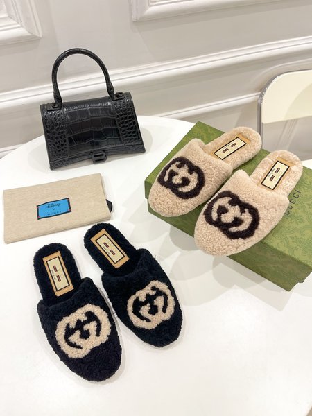 Gucci Wool slippers lamb wool