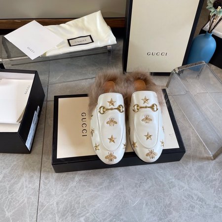 Gucci Little bee embroidered horsebit fur slippers