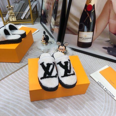 Louis Vuitton Lamb wool slippers