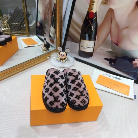 Louis Vuitton Lamb wool slippers