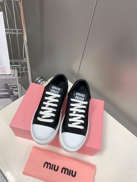 Miu Miu Simple clapboard design shoes