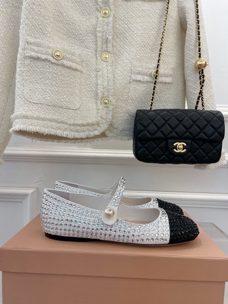 Miu Miu Chain Mary Janes