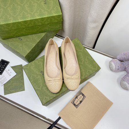 Gucci raw leather mid heels