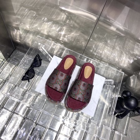 Gucci festival joint slippers