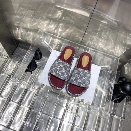 Gucci festival joint slippers