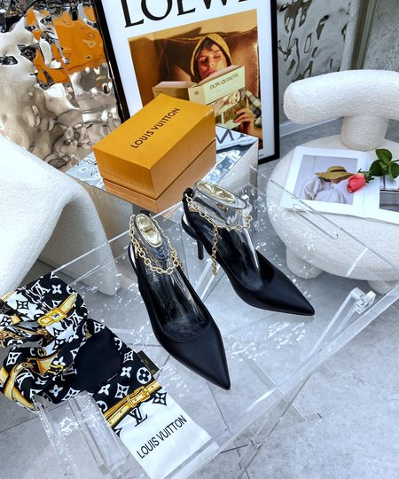 Louis Vuitton Chain women s shoes quality assurance