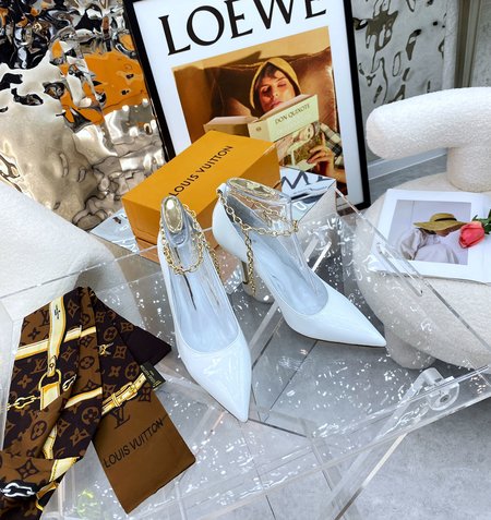 Louis Vuitton Chain women s shoes quality assurance