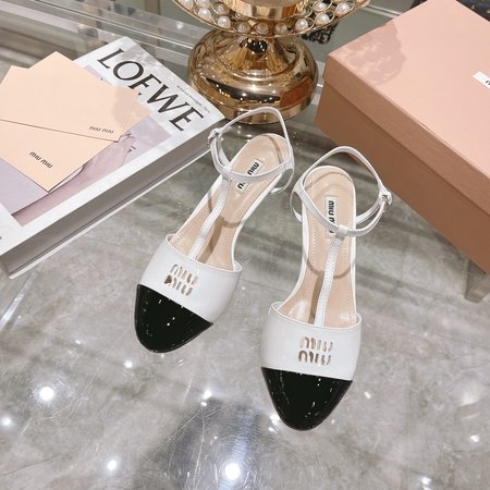 Miu Miu Smooth Simple Round Toe Sandals