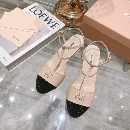 Miu Miu Smooth Simple Round Toe Sandals