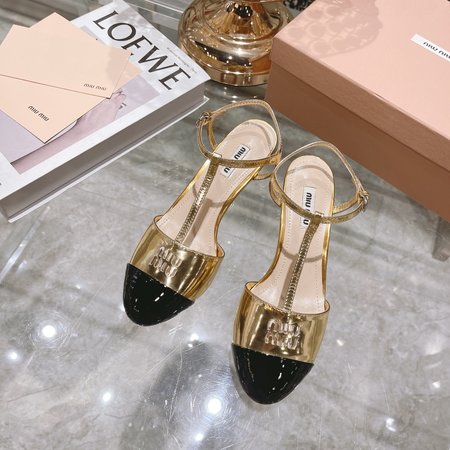 Miu Miu Smooth Simple Round Toe Sandals