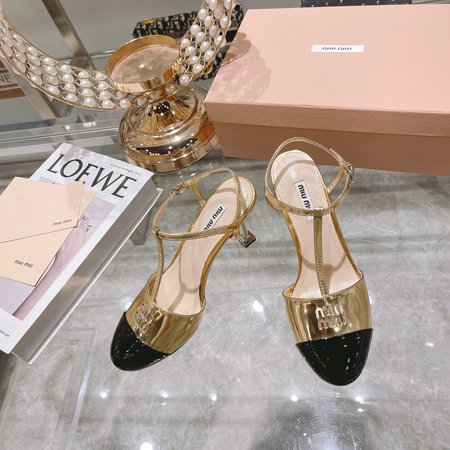 Miu Miu Smooth Simple Round Toe Sandals