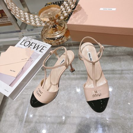 Miu Miu Smooth Simple Round Toe Sandals