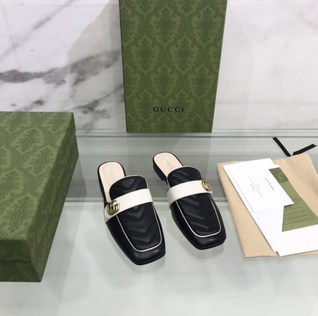 Gucci V-pattern slippers