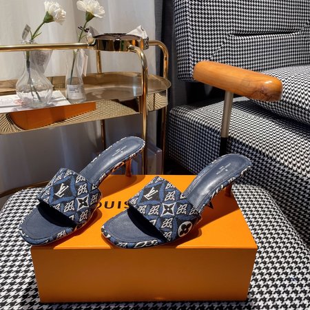 Louis Vuitton Embossed slippers