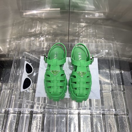 Prada Colorful thick-soled gear sandals with woven cowhide uppers are rich in colors and playful and interesting 35-40