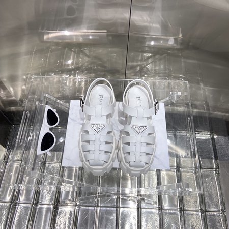 Prada Colorful thick-soled gear sandals with woven cowhide uppers are rich in colors and playful and interesting 35-40