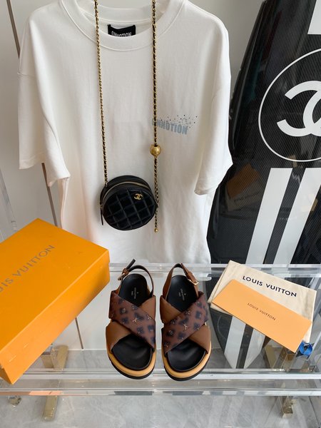 Louis Vuitton LV slippers