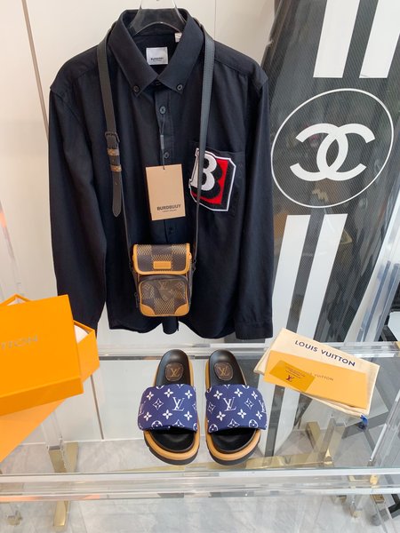 Louis Vuitton LV slippers