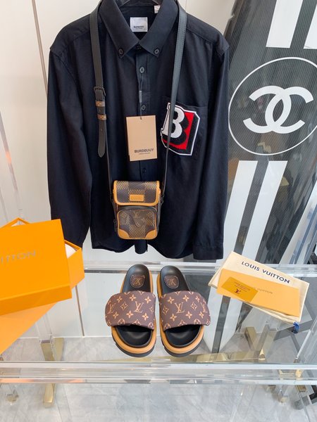 Louis Vuitton LV slippers
