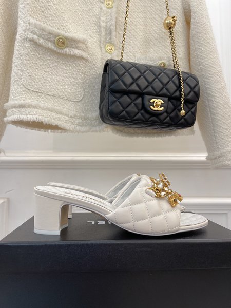 Chanel Pendant Pearl Chain Slippers Classic Rhombus Design