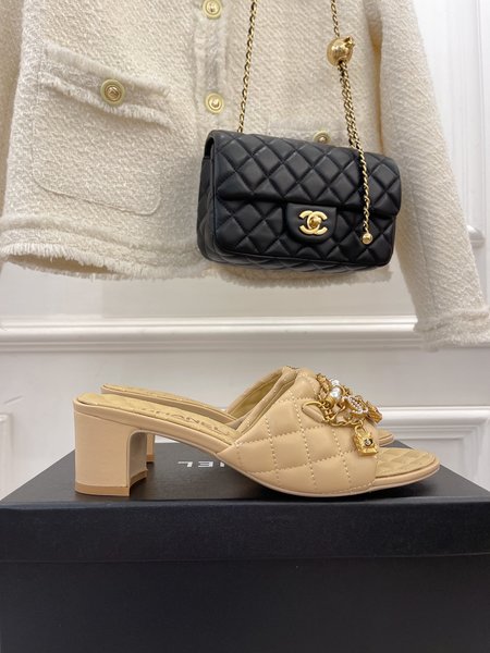 Chanel Pendant Pearl Chain Slippers Classic Rhombus Design