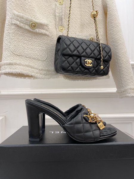 Chanel Pendant Pearl Chain Slippers Classic Rhombus Design