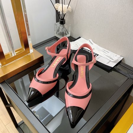 Chanel Mid-heel color-block sandals with elegant personality