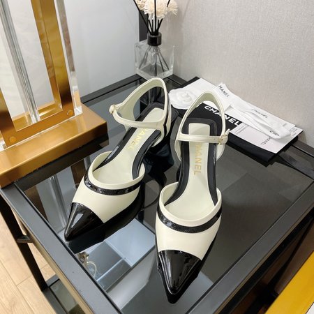 Chanel Mid-heel color-block sandals with elegant personality