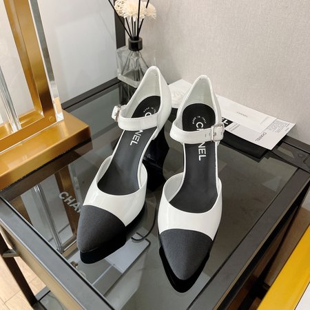 Chanel wrinkled patent leather sandals