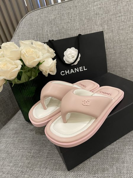 Chanel bread slippers sheepskin