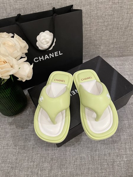 Chanel bread slippers sheepskin