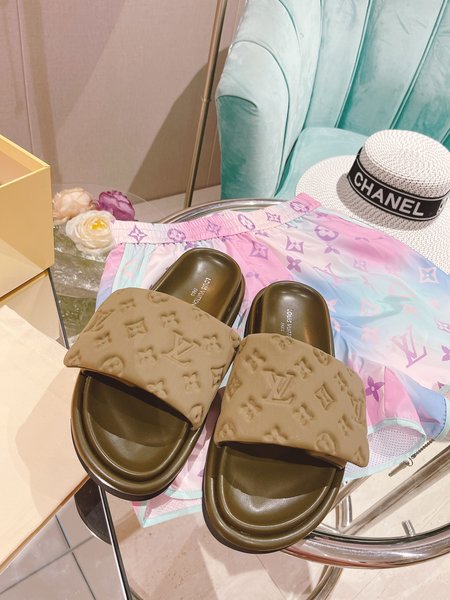 Louis Vuitton 3D slippers high-end atmosphere