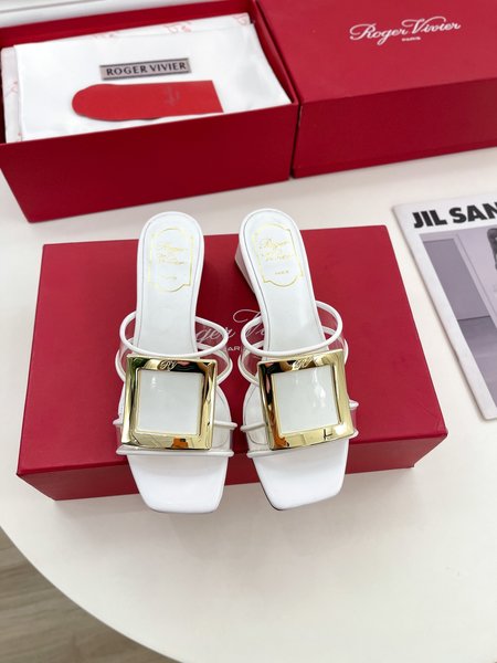 Roger Viver Temperament and generous buckle slippers series