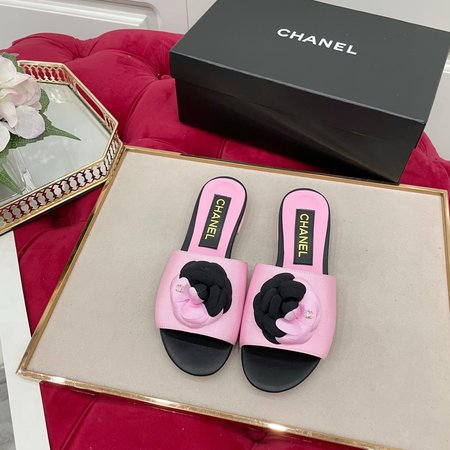 Chanel Elegant high-end camellia slippers
