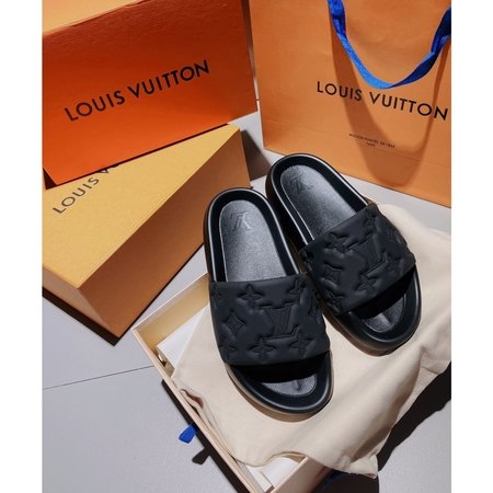 Louis Vuitton Waterfront slippers