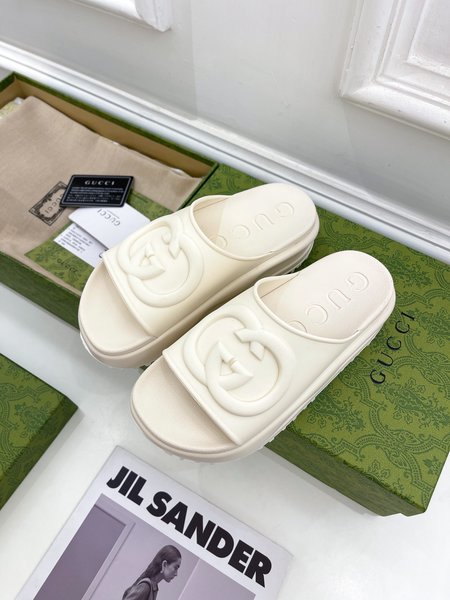 Gucci Simple thick-soled beach slippers