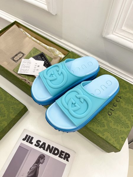 Gucci Simple thick-soled beach slippers