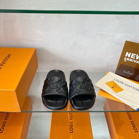 Louis Vuitton slippers