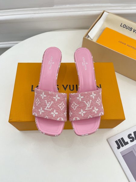 Louis Vuitton slippers