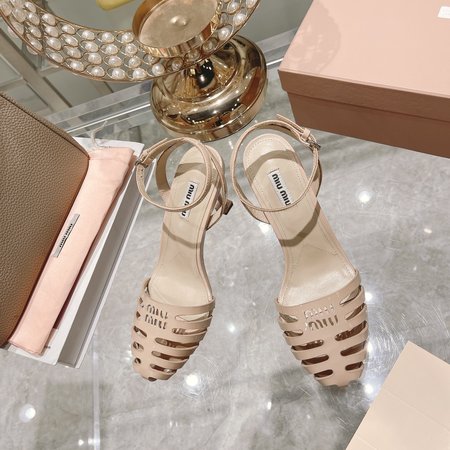 Miu Miu simple and elegant sandals