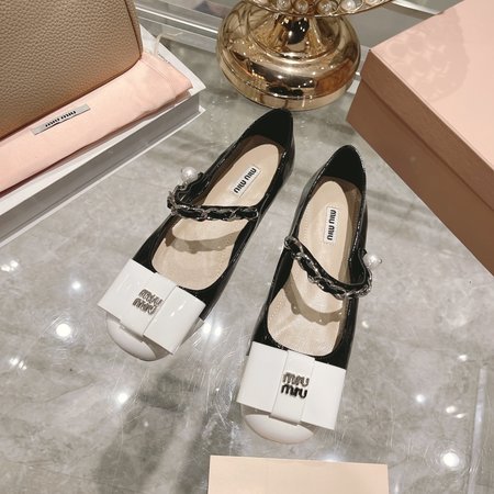 Miu Miu Square Toe Chunky Chain Pearl Mary Janes