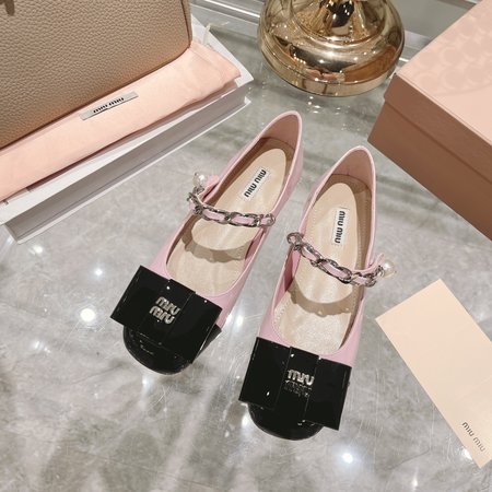 Miu Miu Square Toe Chunky Chain Pearl Mary Janes