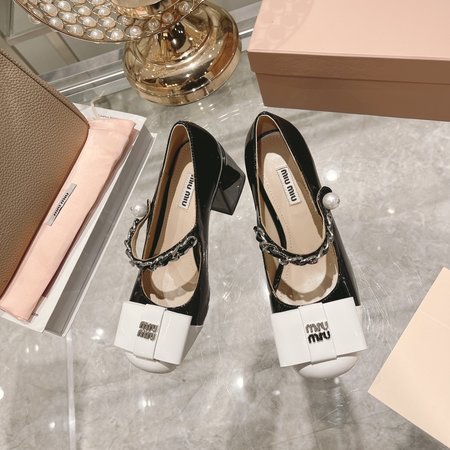 Miu Miu Square Toe Chunky Chain Pearl Mary Janes
